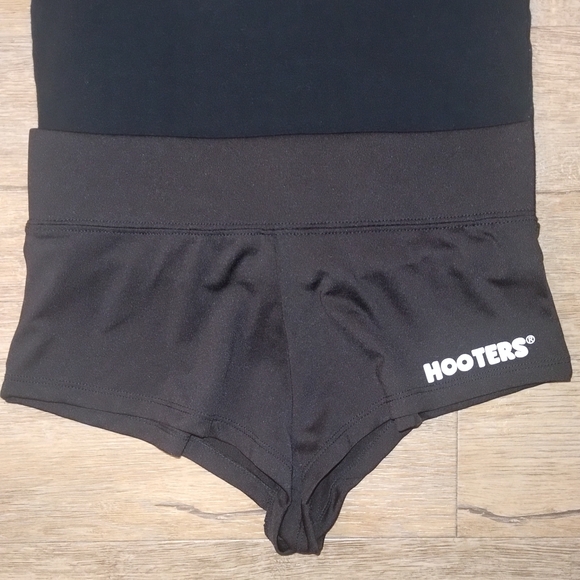 Hooters uniform tank+ cheeky shorts XS/XXS - Picture 2 of 3